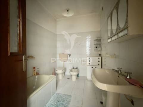 Moradia t4 entre a charneca da caparica e a marisol – próxima da praia da fonte da telha