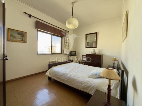 Moradia t4 entre a charneca da caparica e a marisol – próxima da praia da fonte da telha