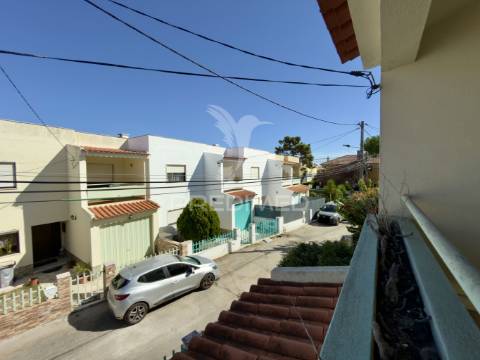 Moradia t4 entre a charneca da caparica e a marisol – próxima da praia da fonte da telha