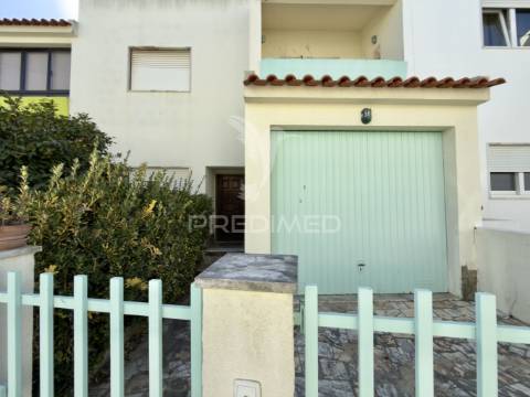 Moradia t4 entre a charneca da caparica e a marisol – próxima da praia da fonte da telha