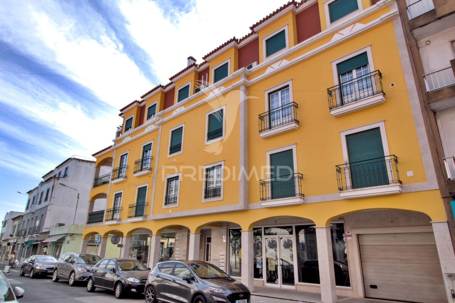 Apartamento t1 para arrendamento no centro de almeirim