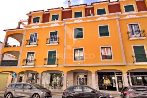 Apartamento t1 para arrendamento no centro de almeirim