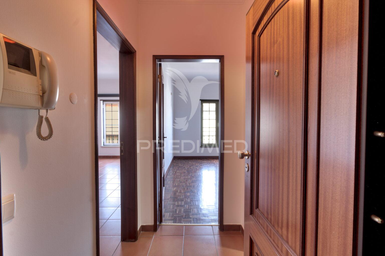 Apartamento t1 para arrendamento no centro de almeirim