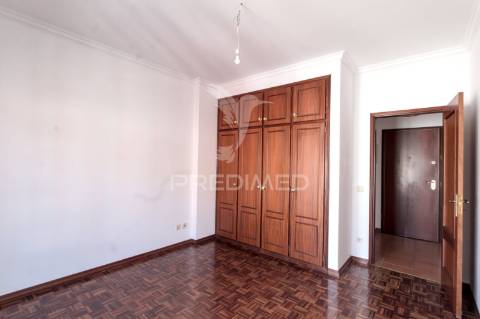 Apartamento t1 para arrendamento no centro de almeirim
