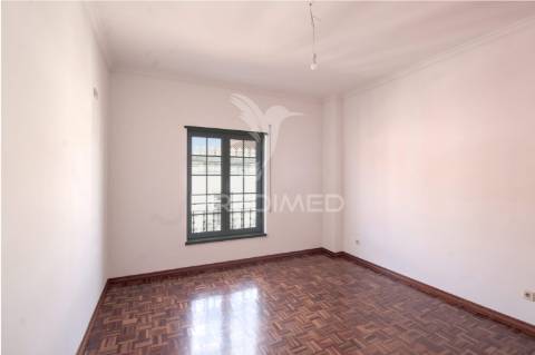 Apartamento t1 para arrendamento no centro de almeirim