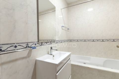 Apartamento t1 para arrendamento no centro de almeirim