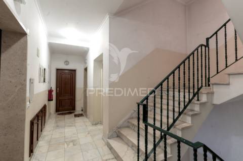 Apartamento t1 para arrendamento no centro de almeirim