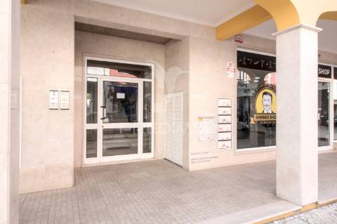 Apartamento t1 para arrendamento no centro de almeirim