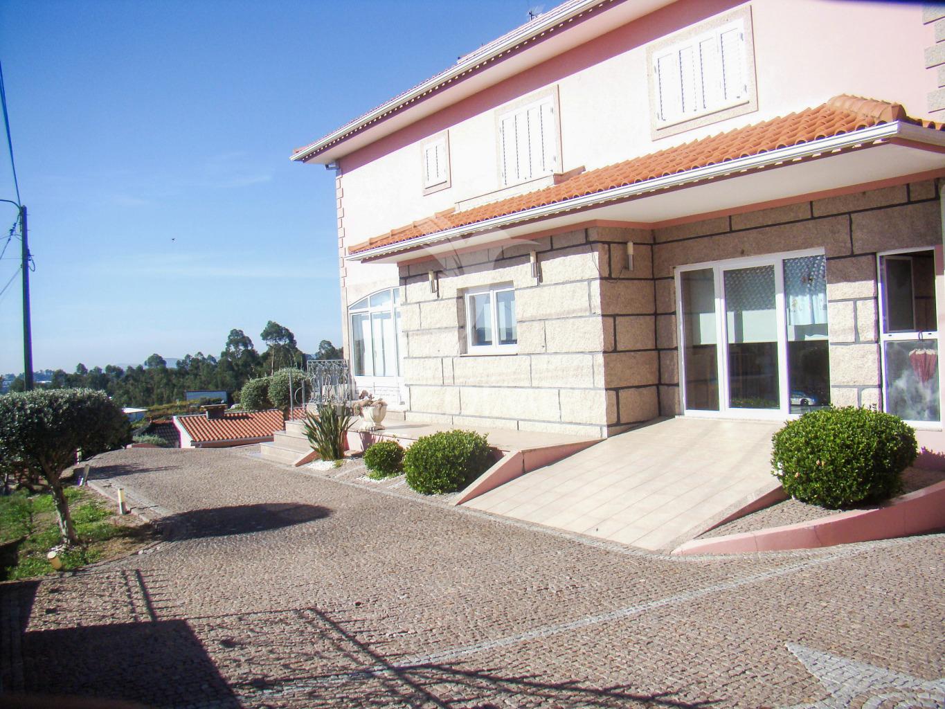 Moradia t4 em quinchães – fafe