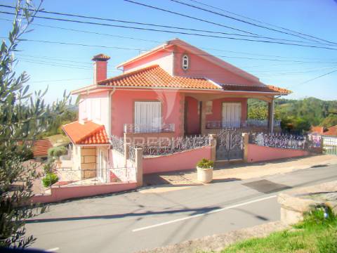 Moradia t4 em quinchães – fafe