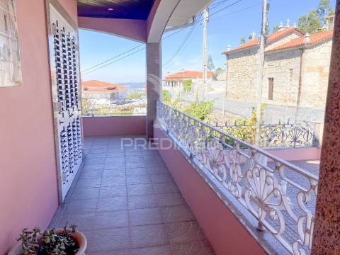 Moradia t4 em quinchães – fafe