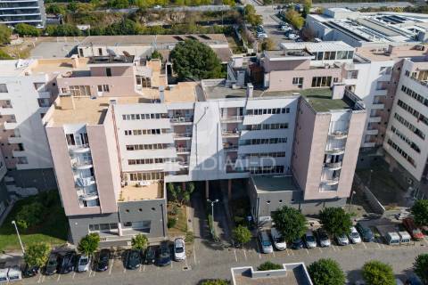 Apartamento t5 duplex em ferreiros