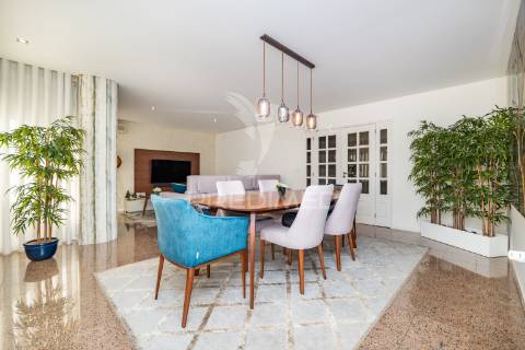 Apartamento t5 duplex em ferreiros