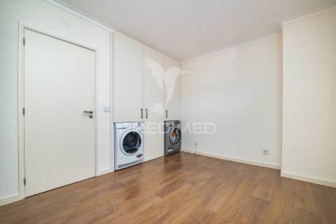 Apartamento t5 duplex em ferreiros