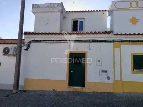 Moradia t3 com quintal e churrasqueira em são vicente – elvas