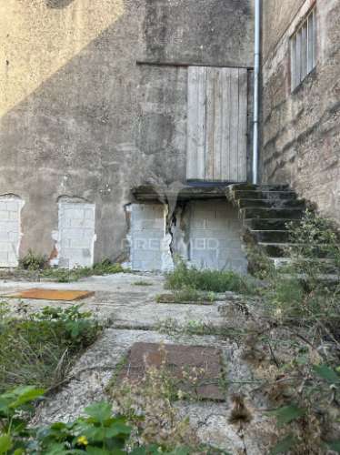 Vende-se prédio/armazem devoluto