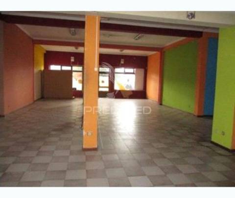Loja para comercio no centro de nelas