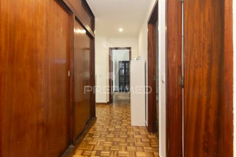 Apartamento t2 remodelado nas paivas