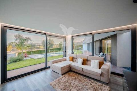 ? moradia térrea t4 de luxo – póvoa de lanhoso