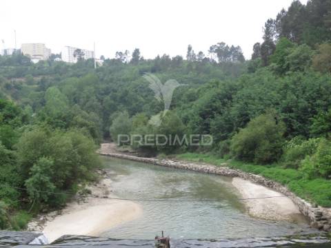 Terreno – 24.000 m²  com frente de rio, ancoradouro e pequena praia