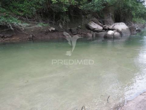 Terreno – 24.000 m²  com frente de rio, ancoradouro e pequena praia