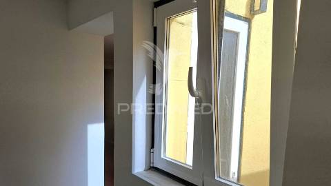 Apartamento t2 com pátio privativo exterior.