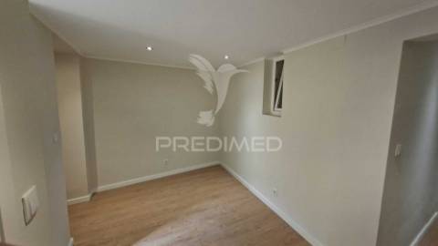 Apartamento t2 com pátio privativo exterior.