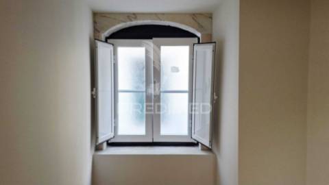 Apartamento t2 com pátio privativo exterior.