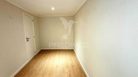 Apartamento t2 com pátio privativo exterior.