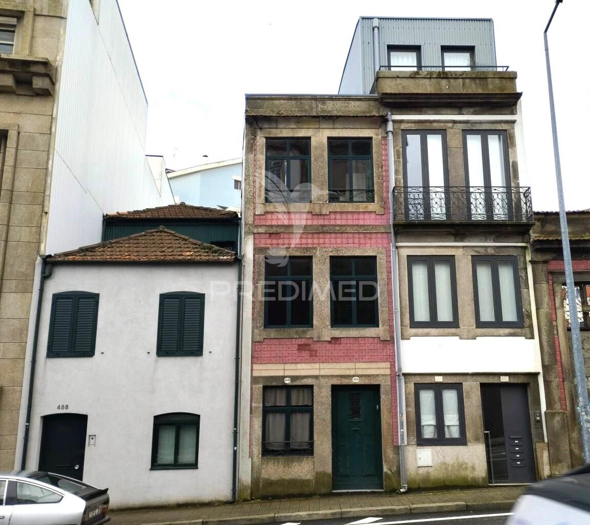 Prédio típico portuense no bonfim para investimento