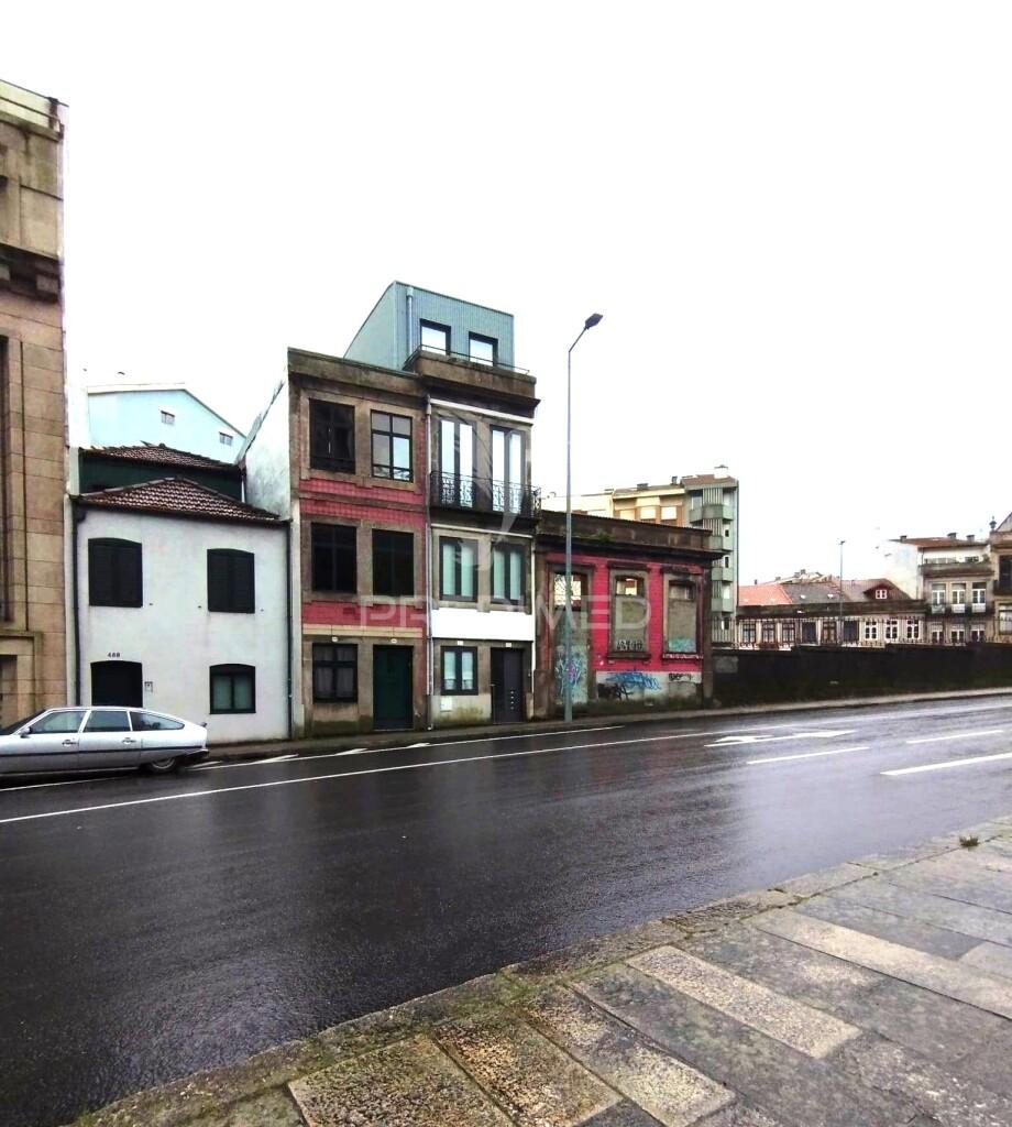 Prédio típico portuense no bonfim para investimento