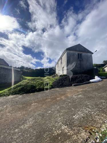 Moradia t3 em fase de reconstrução com projeto aprovado – norte grande