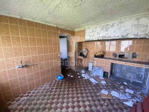 Moradia t3 em fase de reconstrução com projeto aprovado – norte grande