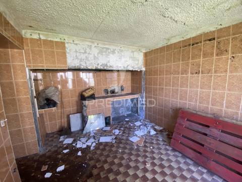 Moradia t3 em fase de reconstrução com projeto aprovado – norte grande