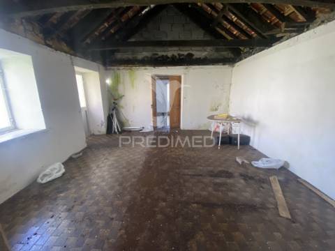 Moradia t3 em fase de reconstrução com projeto aprovado – norte grande