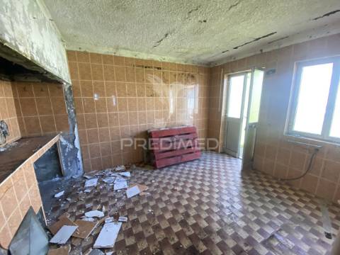 Moradia t3 em fase de reconstrução com projeto aprovado – norte grande