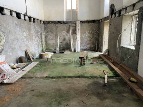 Moradia t3 em fase de reconstrução com projeto aprovado – norte grande