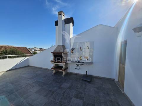 Apartamento t3 com garagem e piscina em beja