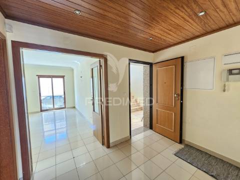 Apartamento t3 com garagem e piscina em beja