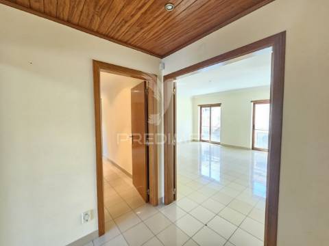 Apartamento t3 com garagem e piscina em beja