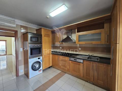 Apartamento t3 com garagem e piscina em beja