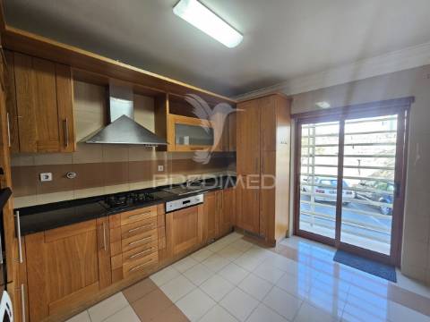 Apartamento t3 com garagem e piscina em beja