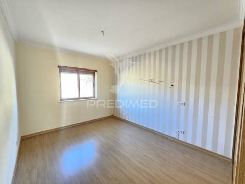 Apartamento t3 com garagem e piscina em beja