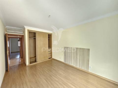 Apartamento t3 com garagem e piscina em beja