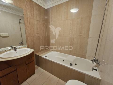 Apartamento t3 com garagem e piscina em beja