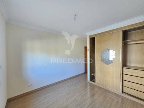 Apartamento t3 com garagem e piscina em beja