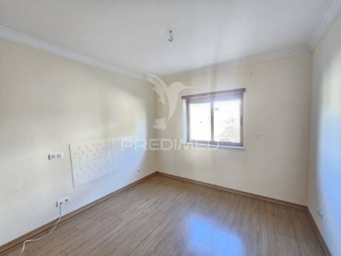 Apartamento t3 com garagem e piscina em beja