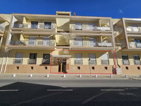 Apartamento t3 com garagem e piscina em beja