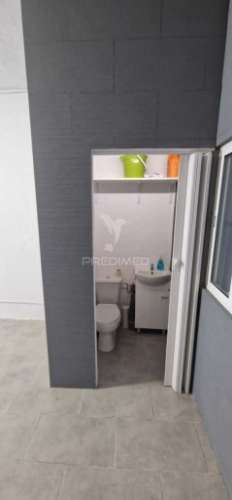 Armazém/garagem com 60m2 no centro da cova da piedade