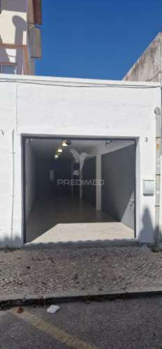 Armazém/garagem com 60m2 no centro da cova da piedade
